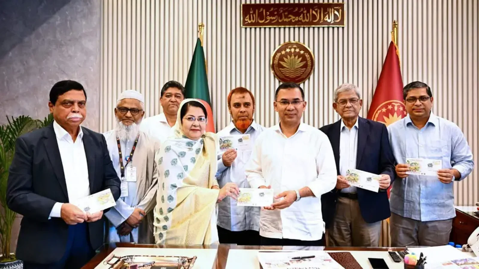 ‘উন্নত পল্লী সমৃদ্ধ দেশ, সবার আগে বাংলাদেশ’ স্মারকে ডাক টিকিট উদ্বোধন