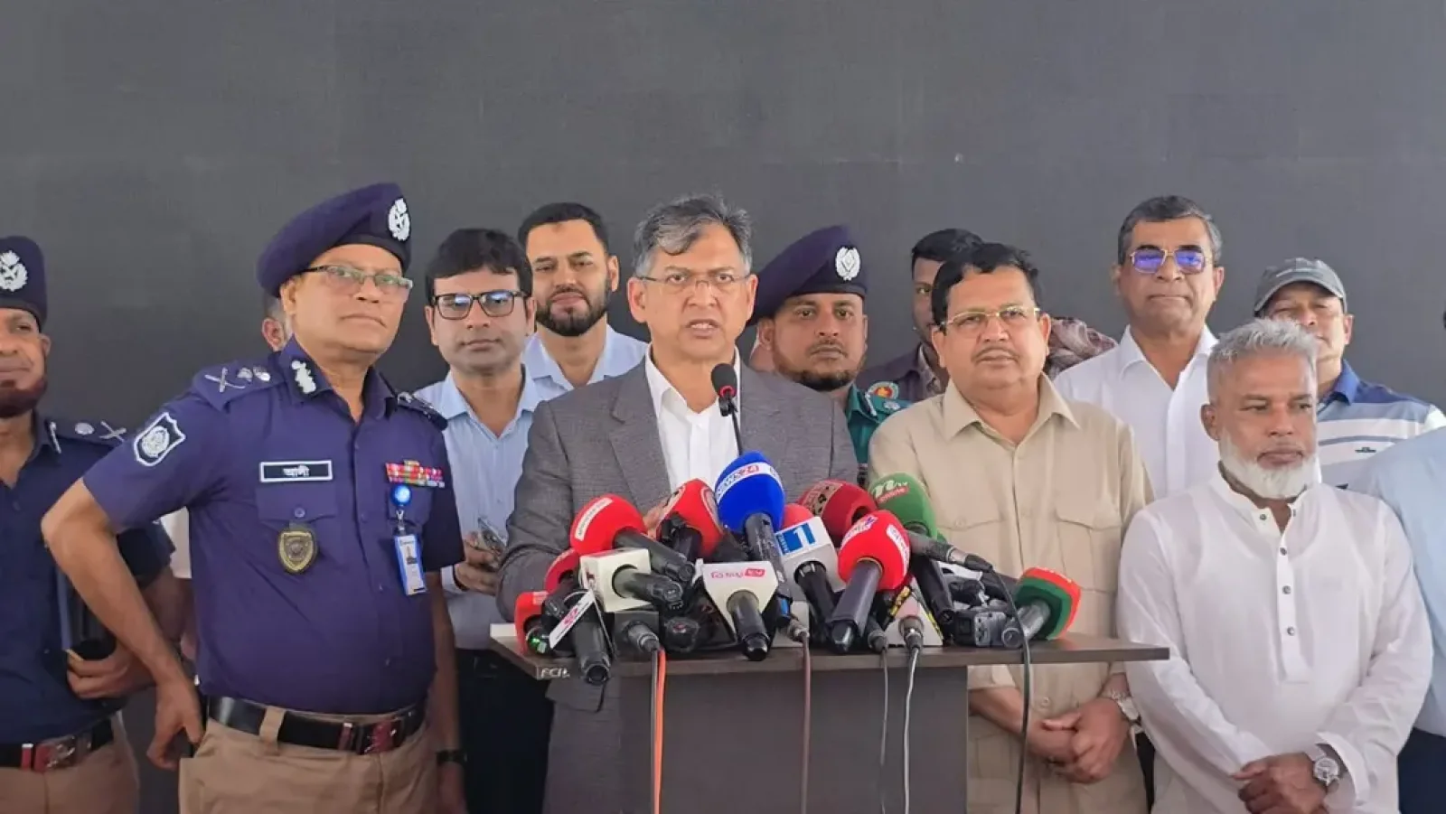ট্রাফিক আইন ভাঙলেই এআই ক্যামেরায় জরিমানা: স্বরাষ্ট্রমন্ত্রী