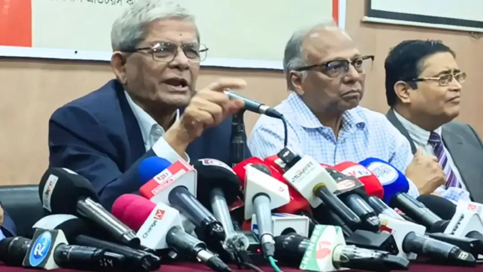 গণমাধ্যম তোষামদি করুক চাই না : মির্জা ফখরুল ইসলাম