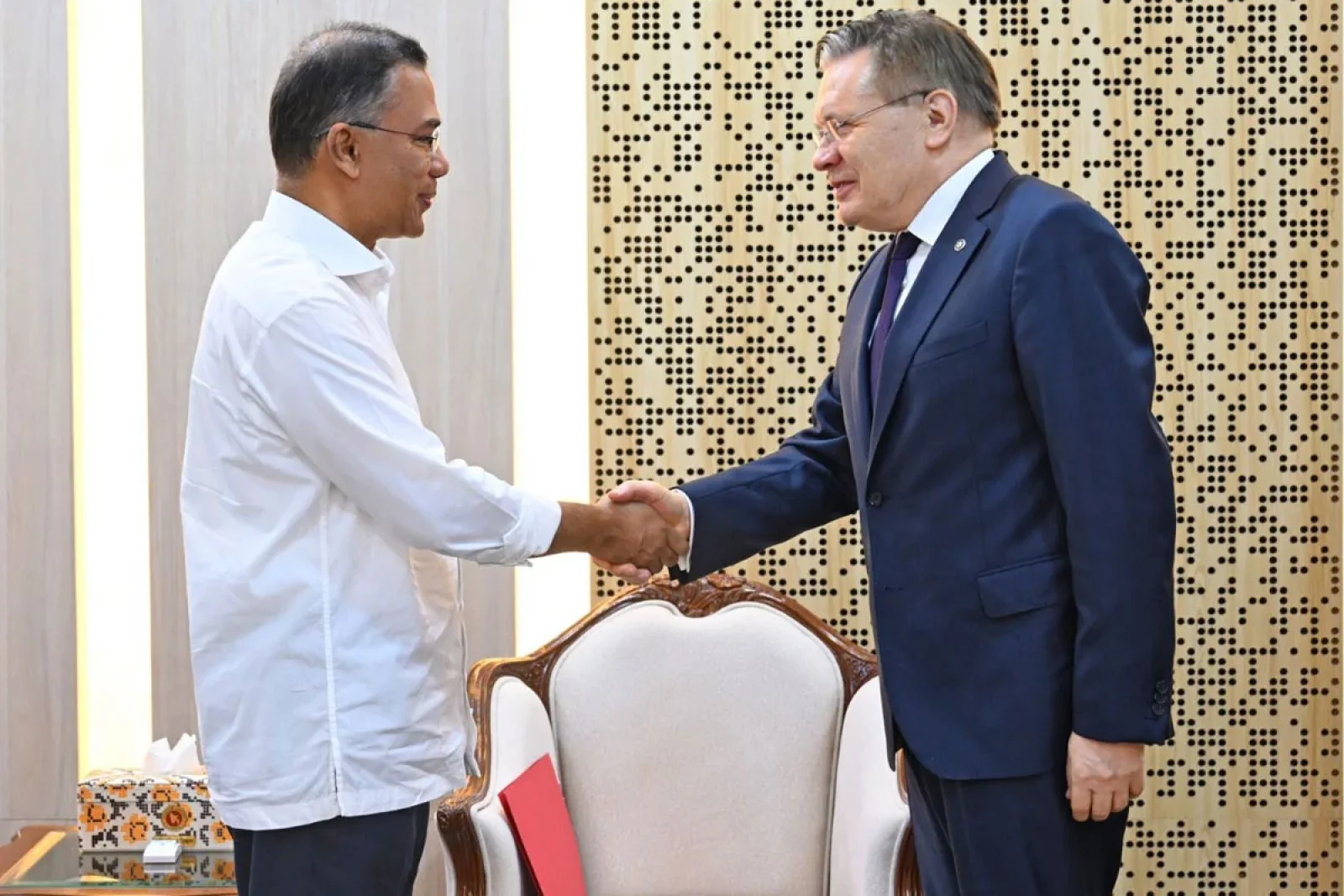 প্রধানমন্ত্রীর সঙ্গে রোসাটম মহাপরিচালকের সৌজন্য সাক্ষাৎ