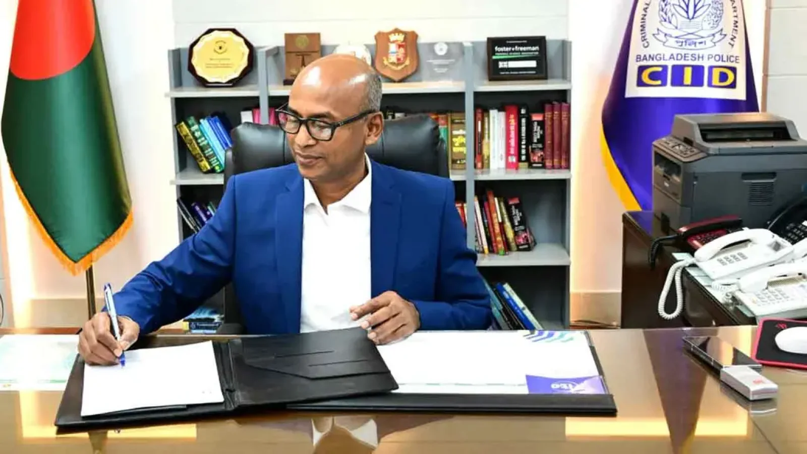 সিআইডি প্রধান হিসেবে দায়িত্ব নিলেন ব্যারিস্টার মোশাররফ হোছাইন