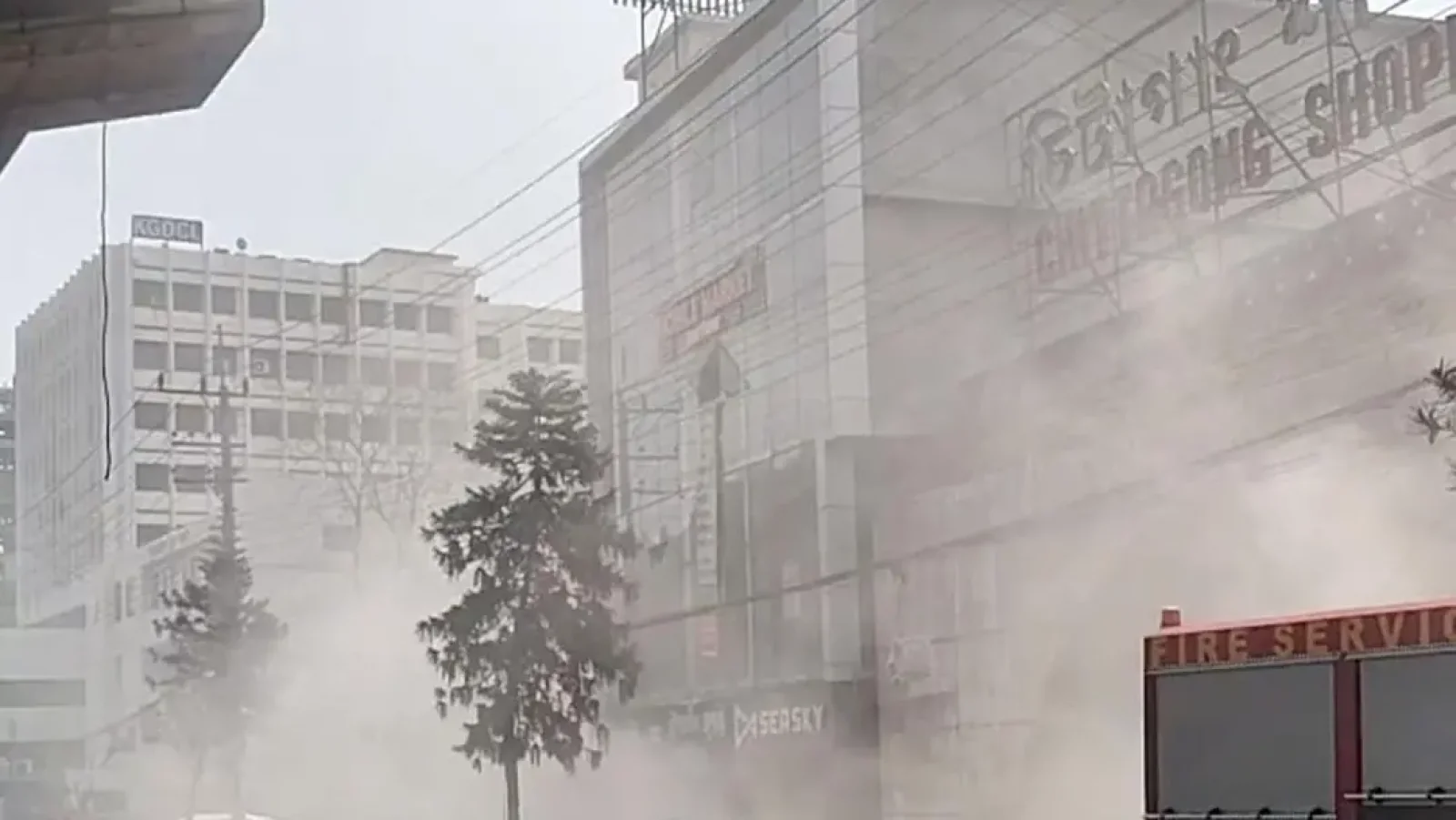 চিটাগং শপিং কমপ্লেক্সে আগুন, নিয়ন্ত্রণে ৫ ইউনিট