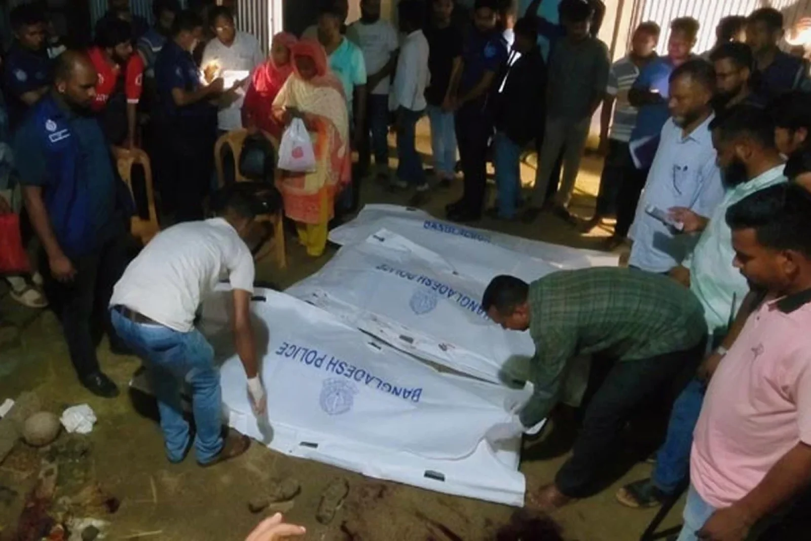 ফরিদপুরে মা-মেয়েসহ ৩ জনকে কুপিয়ে হত্যা, অভিযুক্ত যুবক গ্রেফতার