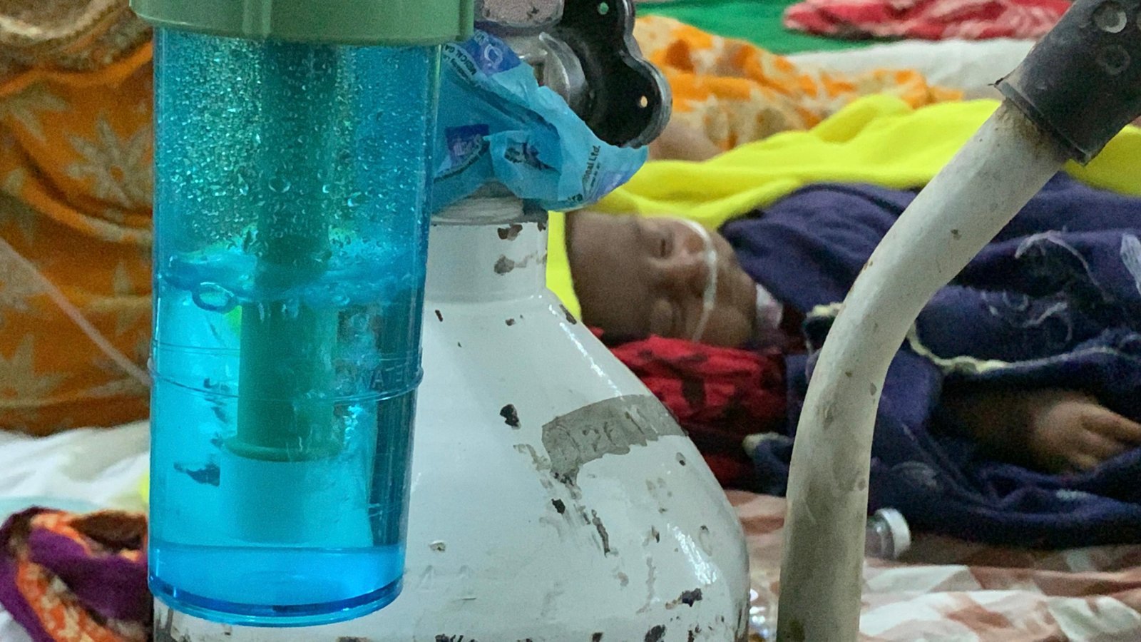 নারী ভোটারের উপস্থিতি বেশি, ধীরগতিতে চলছে ভোটগ্রহণ