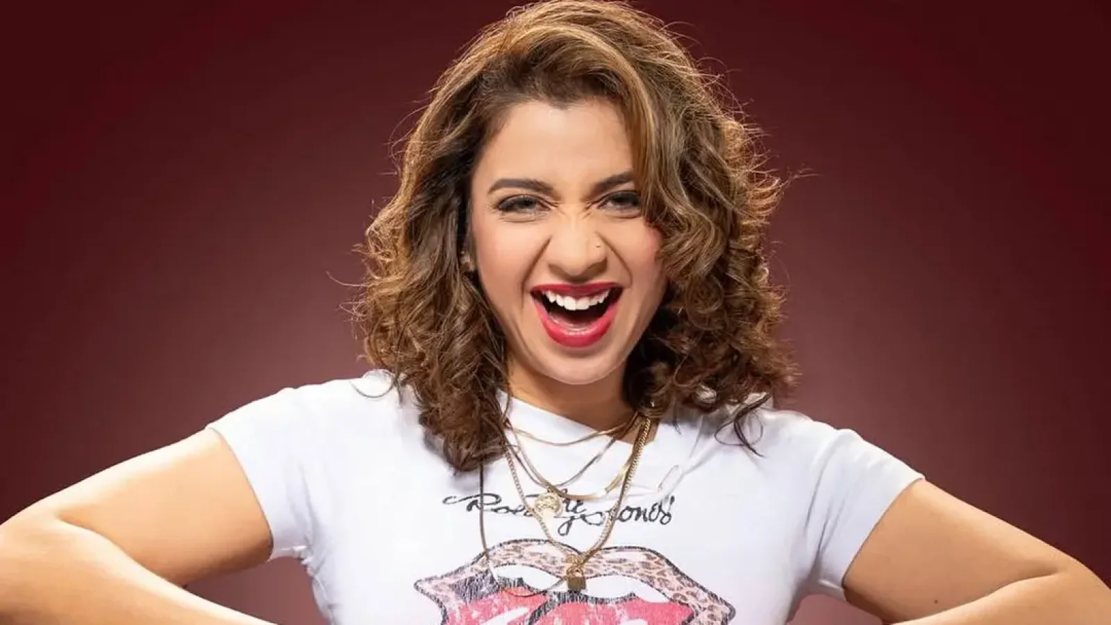 কনসার্টে ঠোঁট মিলিয়ে বিতর্কে গায়িকা