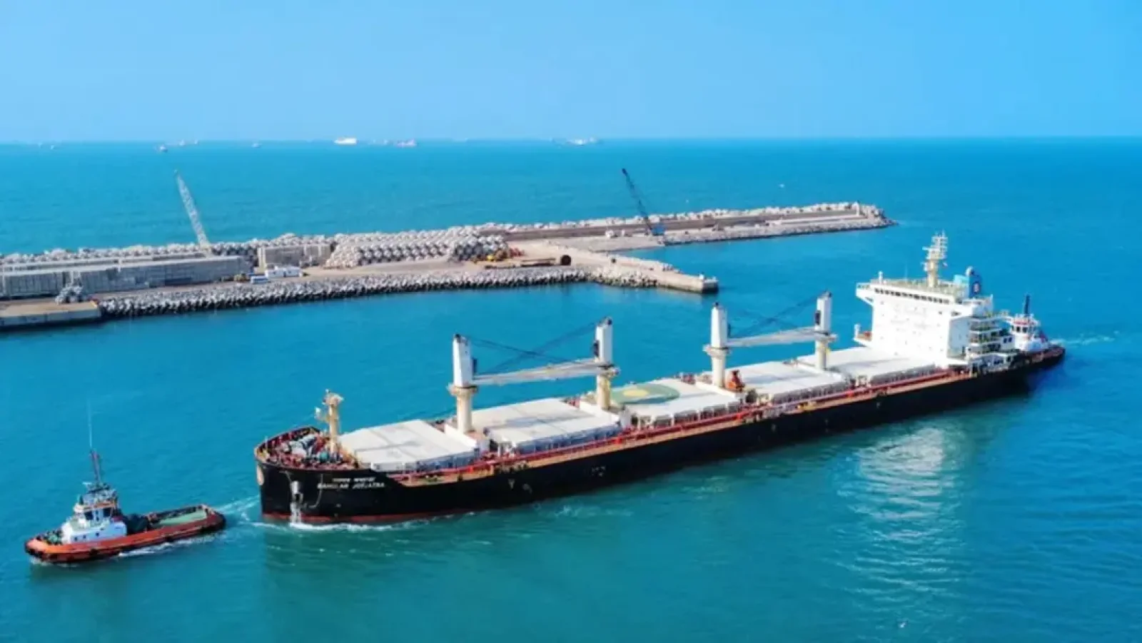 বাংলাদেশি জাহাজকে কেন হরমুজ প্রণালি পার হতে দিচ্ছে না ইরান?