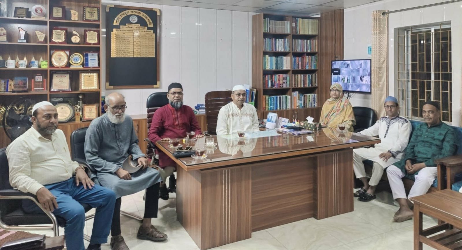 শিক্ষক লাঞ্ছনা: রাজশাহী শাহ্ মখদুম কলেজে ছাত্র রাজনীতি ও অভিযুক্ত ছাত্রের ছাত্রত্ব স্থগিত