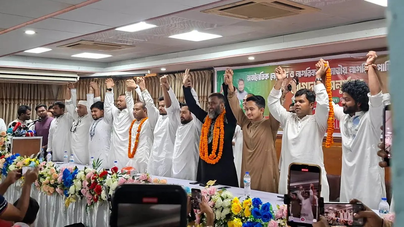 এনসিপিতে যোগ দিলেন কাফি-রনি-ইসহাক সরকার