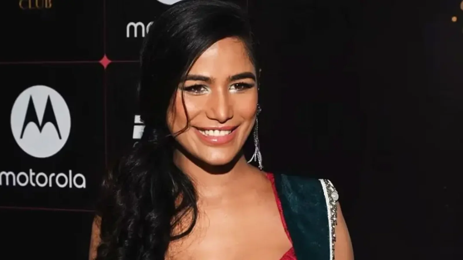 খবরের পাতা দেখে পুনম পাণ্ডেকে চড় মারেন বাবা