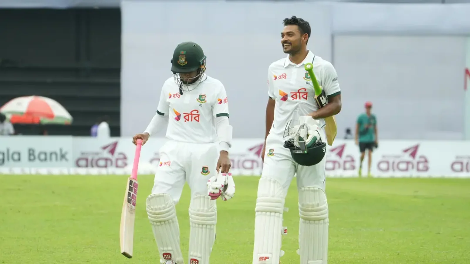 একশ পেরিয়ে মধ্যাহ্নভোজে বাংলাদেশ