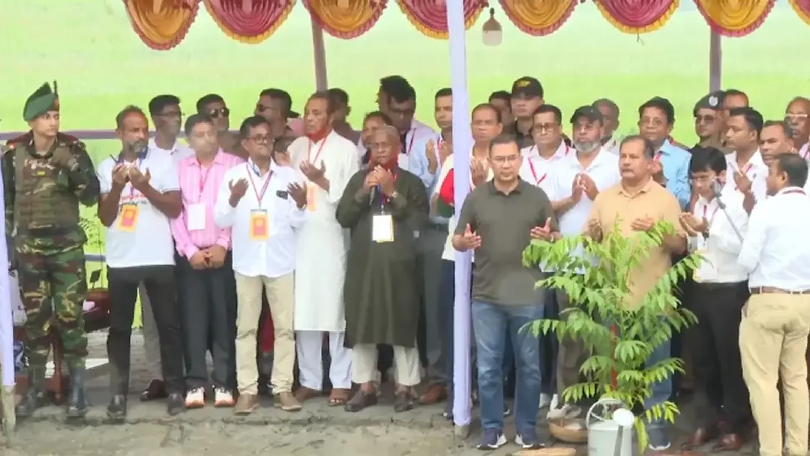 বরিশাল পৌঁছেছেন প্রধানমন্ত্রী, অংশ নিয়েছেন বৃক্ষরোপণ কর্মসূচিতে