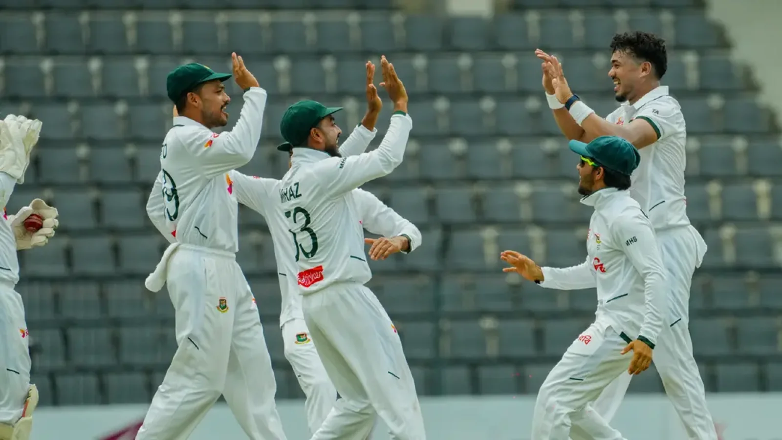তাসকিন-মিরাজের জোড়া শিকার, স্বস্তিতে মধ্যাহ্নভোজে গেল বাংলাদেশ