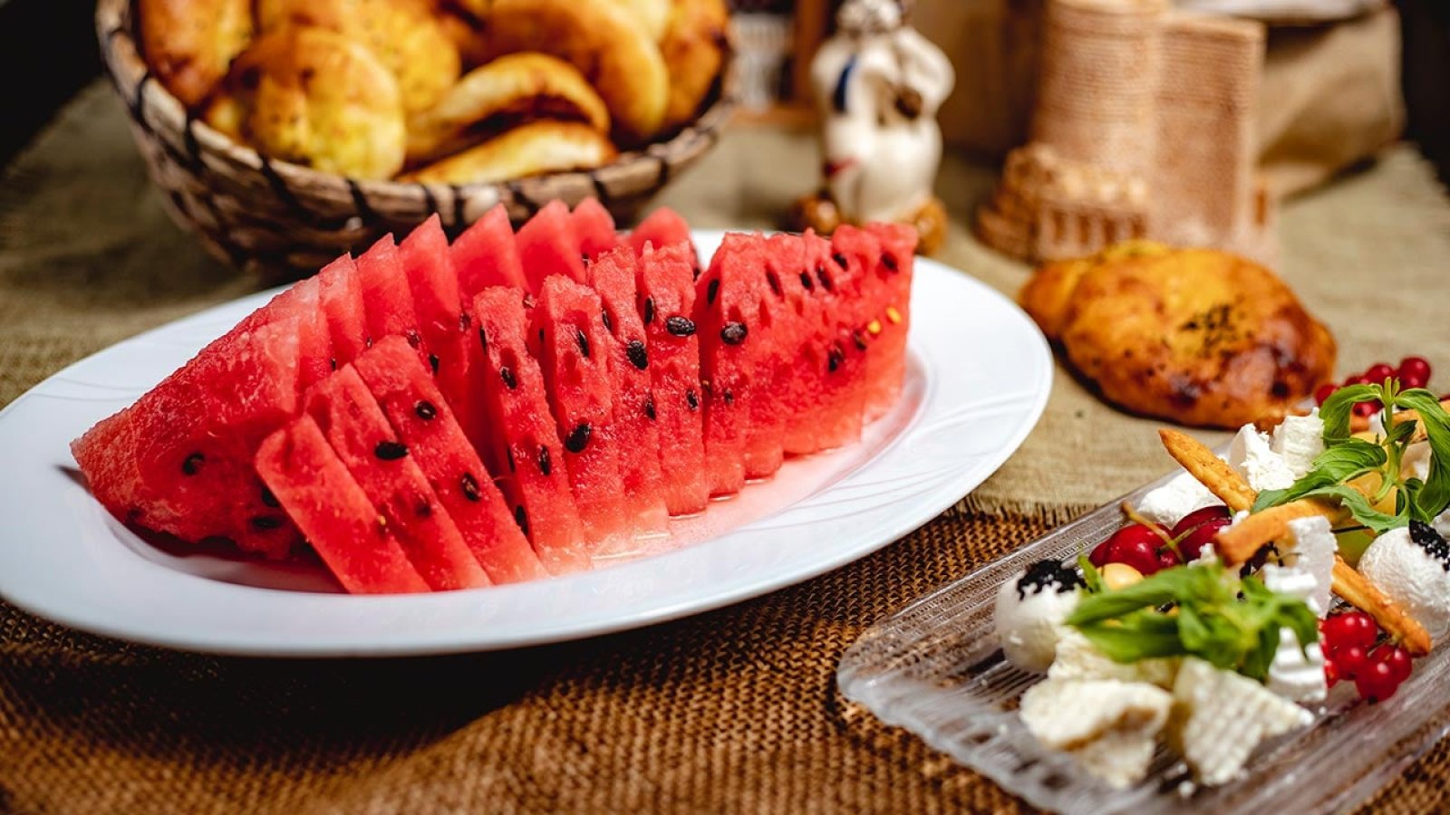 ইফতারে তরমুজ খান? জেনে নিন কী হয়