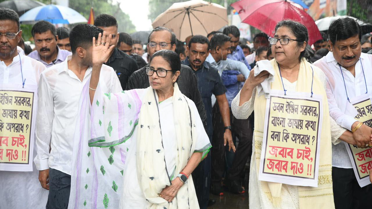 পশ্চিমবঙ্গ কি ভারতের অংশ নয়, প্রশ্ন মমতার