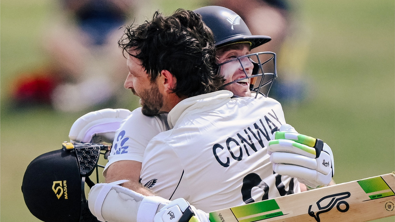 টেস্টের ইতিহাসে প্রথম রেকর্ড, দুই ইনিংসেই জোড়া সেঞ্চুরি