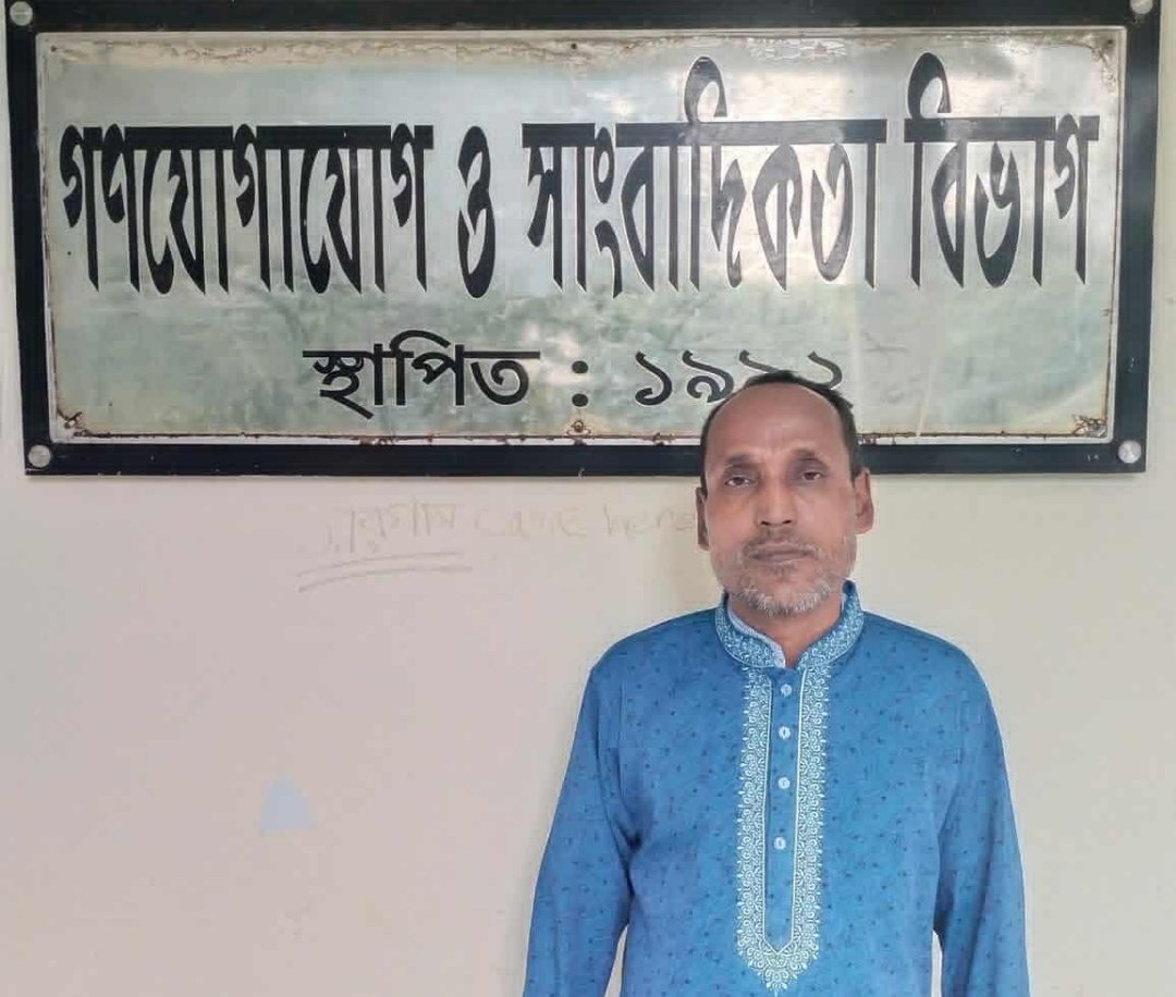 রাকসু নির্বাচনে মনোনয়নপত্র নিলেন ৫১ বছর বয়সী মোর্শেদ খান