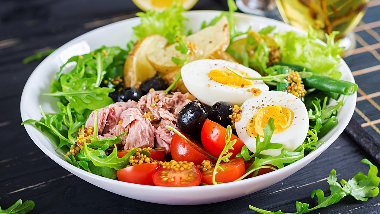 দুপুরের খাবারের আগে সালাদ খেলে কী হয়?