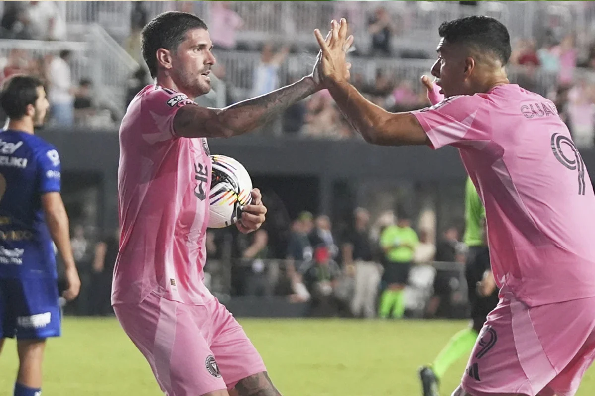 মেসিহীন ম্যাচে মায়ামিকে জেতালেন ডি পল-সুয়ারেজরা