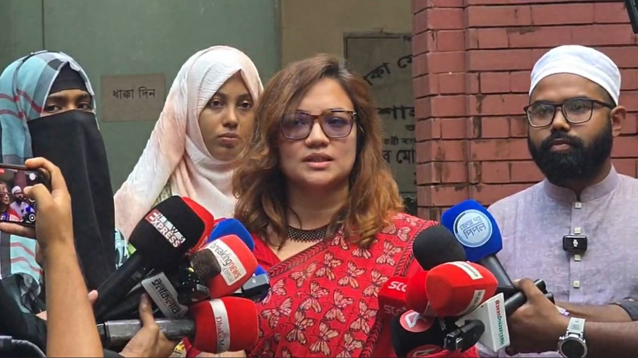 এডিট করা ছবি ও অশালীন মন্তব্য : সাংবাদিক, লেখকসহ ৪ জনের বিরুদ্ধে ঢাবি শিক্ষিকার মামলা