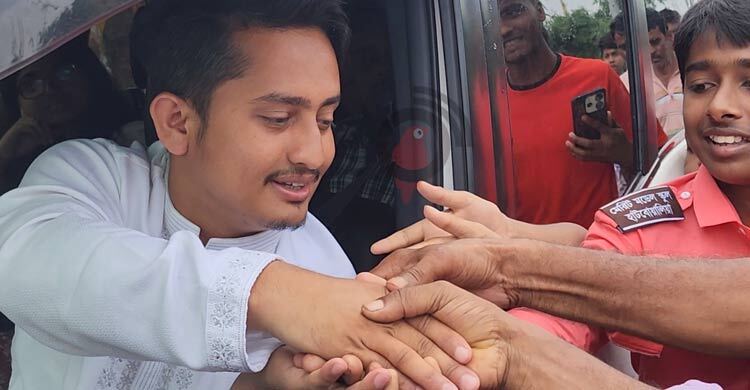 চুয়াডাঙ্গায় এনসিপিকে শুভেচ্ছা জানাতে সড়কে শিক্ষার্থীরা, ক্ষোভ সার্জিসের