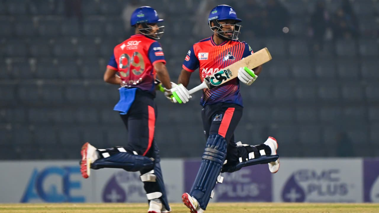 ঢাকা ক্যাপিটালসকে হারিয়ে কোয়ালিফায়ারে উঠল রাজশাহী ওয়ারিয়র্স
