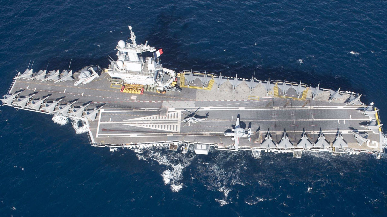 ভূমধ্যসাগরে পরমাণু শক্তিচালিত বিমানবাহী রণতরী পাঠাচ্ছে ফ্রান্স