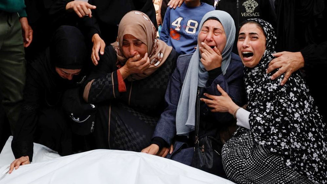 গাজায় ইসরায়েলি হামলায় শিশু ও সাংবাদিকসহ নিহত আরও ১০৫