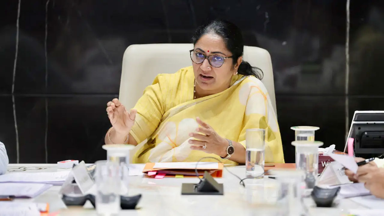 দিল্লির মুখ্যমন্ত্রীর ওপর হামলা, গ্রেফতার ১