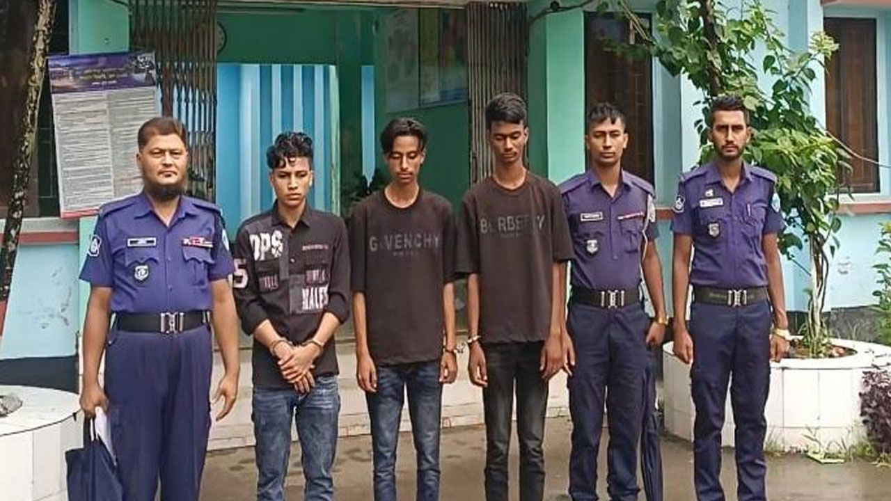 নোয়াখালীতে শিক্ষার্থীদের ওপর হামলার ঘটনায় গ্রেফতার ৩