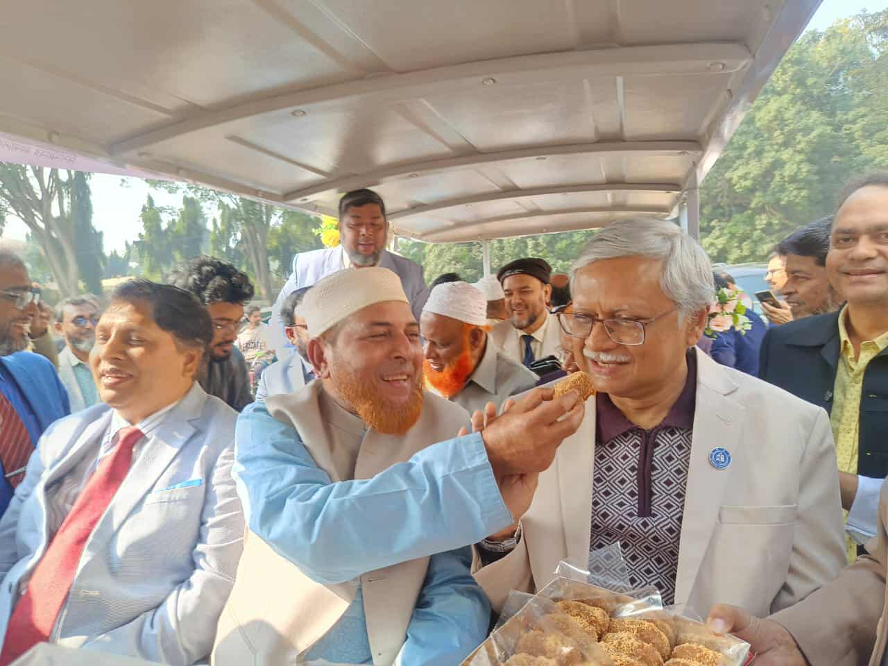 রাজশাহী বিশ্ববিদ্যালয়ে চালু হলো ৫টি ই-কার