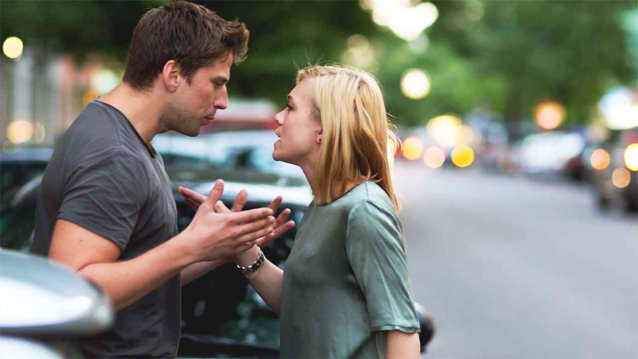 সম্পর্কে জটিলতা না চাইলে এড়িয়ে চলুন কিছু ভুল