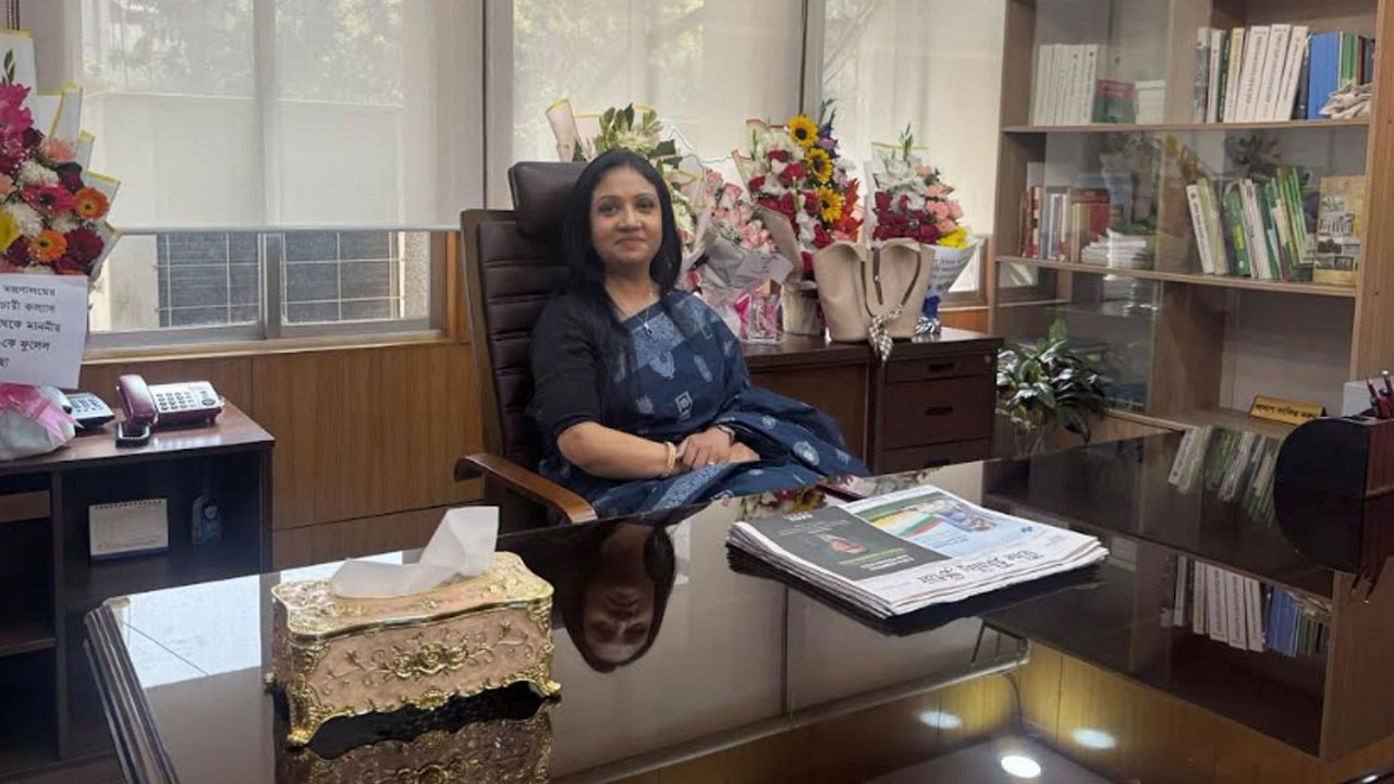 বাবার তিন দশক পর একই মন্ত্রণালয়ের প্রতিমন্ত্রী মেয়ে পুতুল