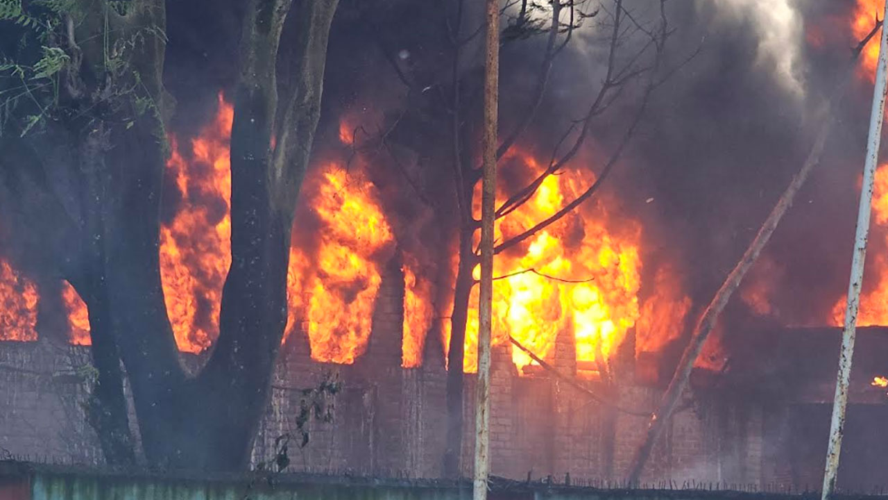 গাজীপুরে কয়েল কারখানায় আগুন, নিয়ন্ত্রণে ৪ ইউনিট