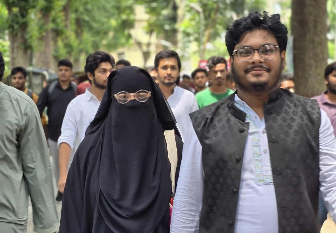 সীল বানিয়ে মাসে লাখ টাকা ইনকাম রাবির শিক্ষার্থী দম্পতির