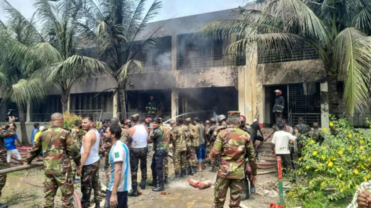 মাইলস্টোন ট্র্যাজেডি : ৩৩ দিন মৃত্যুর সঙ্গে লড়ে না ফেরার দেশে তাসনিয়া