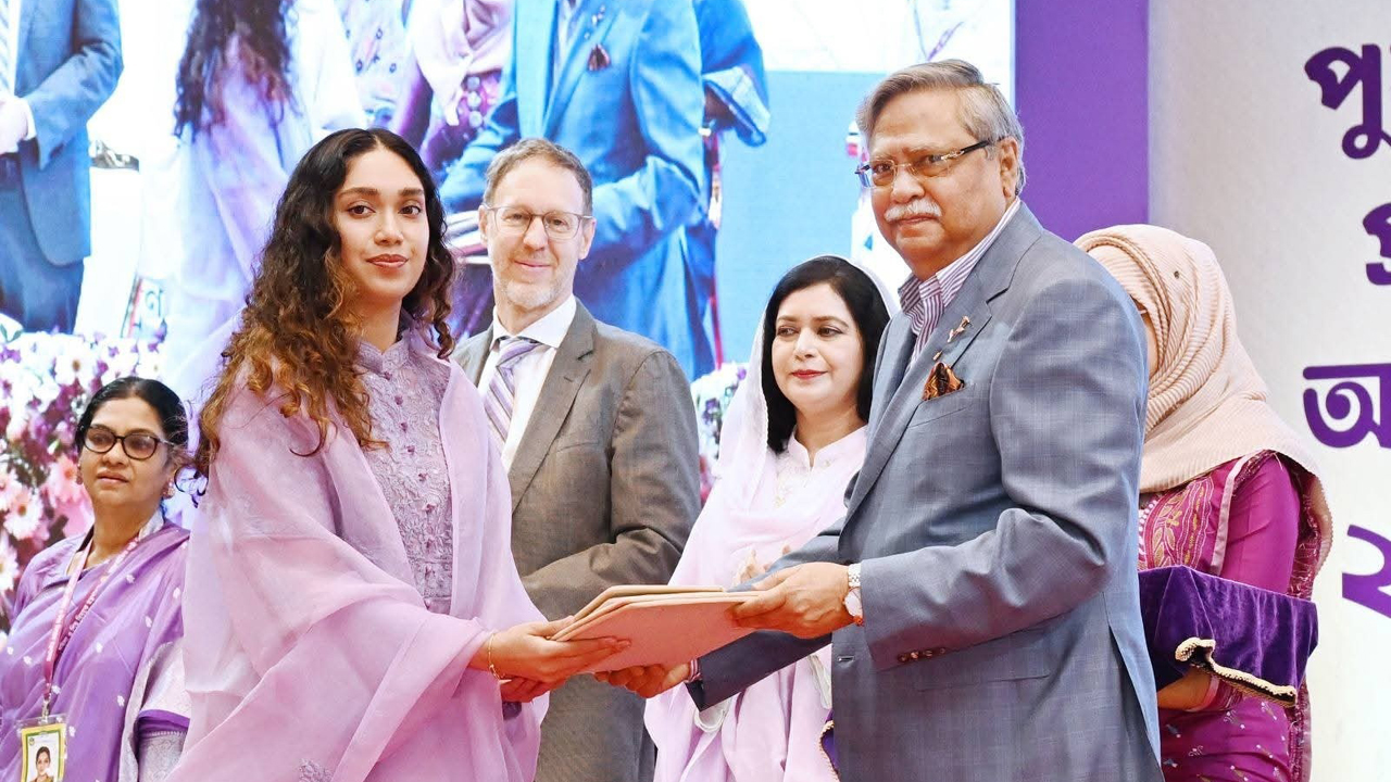 শ্রেষ্ঠ অদম্য নারী’ সম্মাননা পেলেন খালেদা জিয়া, গ্রহণ করলেন জাইমা রহমান