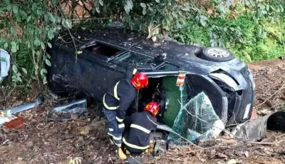 চট্টগ্রাম-কক্সবাজার মহাসড়কের নিয়ন্ত্রণ হারিয়ে খাদে মাইক্রোবাস, নিহত ৩