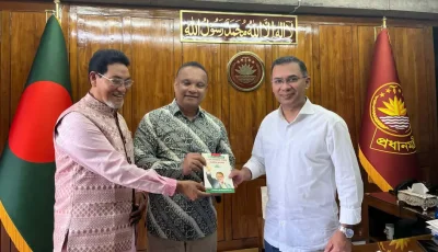 ৮টি ফ্ল্যাগশিপ কর্মসূচির বুকলেট কপি প্রধানমন্ত্রীর হাতে