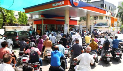 তেলের ঘাটতি যেভাবে পূরণ করছে ভারত