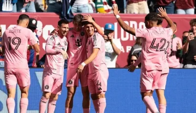 জোড়া গোল করে কোচের অভিষেক রাঙালেন মেসি