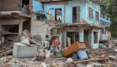 চলমান উদ্ধার তৎপরতার মধ্যেই ৫ মাত্রার ভূমিকম্পে কাঁপল নেপাল