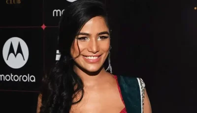 খবরের পাতা দেখে পুনম পাণ্ডেকে চড় মারেন বাবা