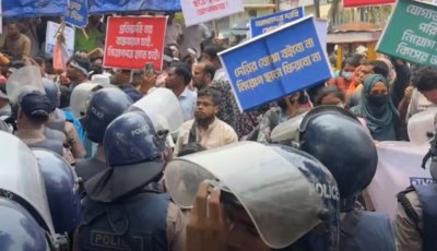 নিয়োগপত্রের দাবিতে ফের উত্তাল শাহবাগ, মুখোমুখি শিক্ষক-পুলিশ