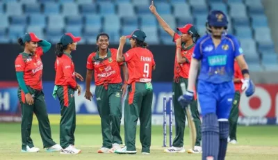 ব্যাটিং ব্যর্থতার পর বোলারদের নৈপুণ্যে সেমিফাইনালে বাংলাদেশ