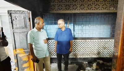 অগ্নিকাণ্ডে ক্ষতিগ্রস্থ সোনার দেশ কার্যালয় পরিদর্শনে আরইউজের সভাপতি আবদুল আউয়াল