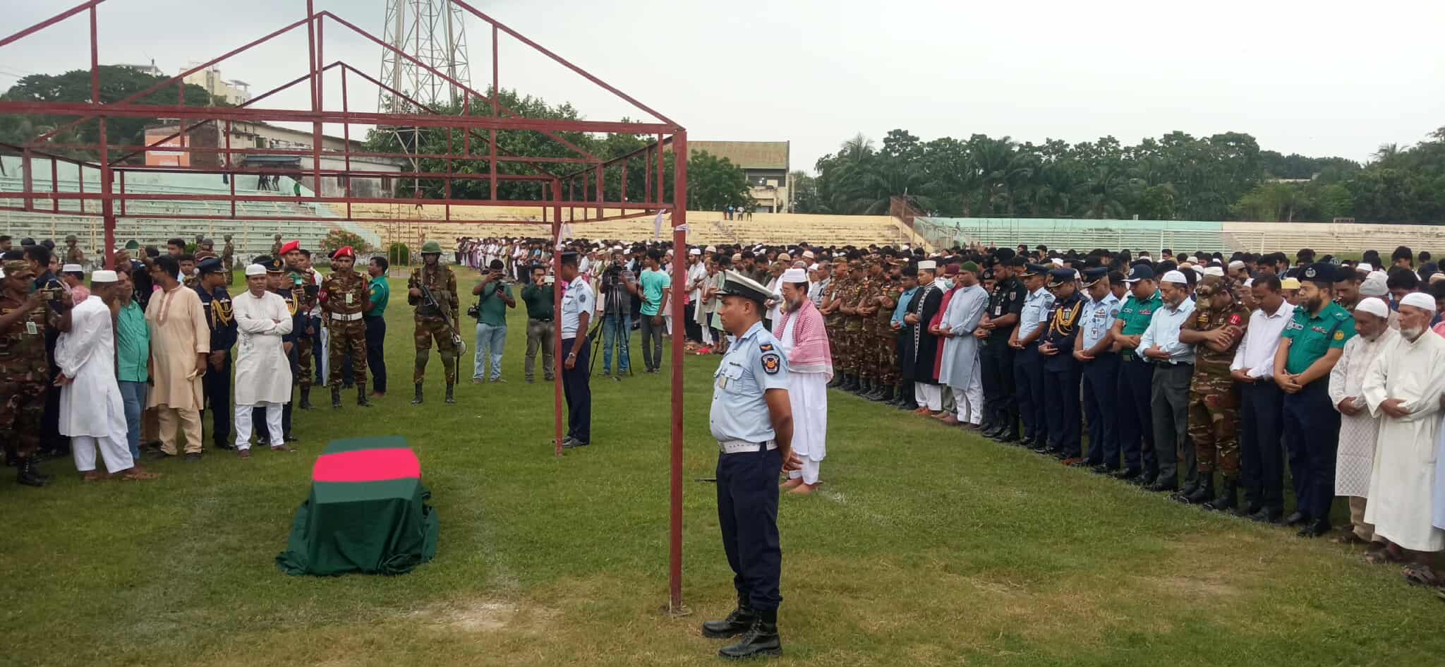 রাজশাহীর সপুরা গোরস্থানে চিরনিদ্রায় শায়িত হলেন পাইলট
