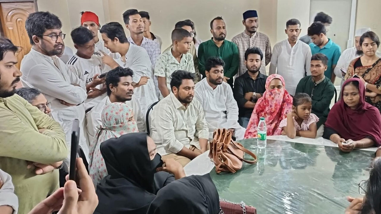 শহীদ পরিবারের সম্মান প্রতিষ্ঠায় সংগ্রাম করছি : নাহিদ