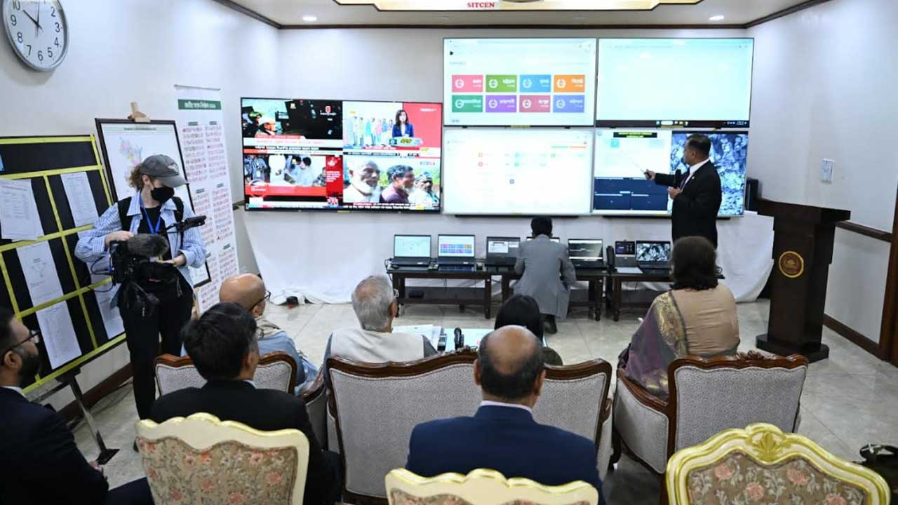 সারা দেশের ভোটদানের চিত্র পর্যবেক্ষণ করেছেন প্রধান উপদেষ্টা