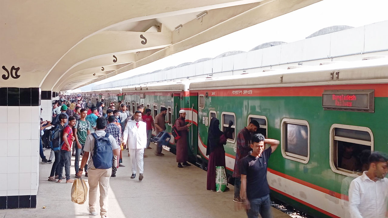 তারেকের প্রত্যাবর্তন: বিএনপির নেতাকর্মীদের বহনে চার জোড়া বিশেষ ট্রেন রেলওয়ের