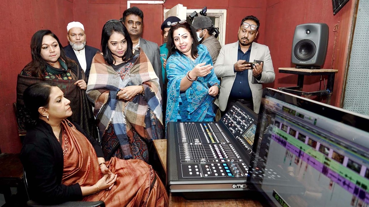 এফডিসি ঘুরে দেখলেন রিজওয়ানা হাসান